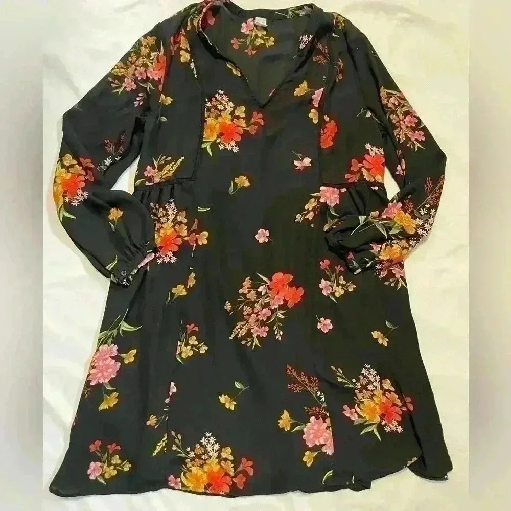 Old Navy Women’s Floral Dress Size Medium Black